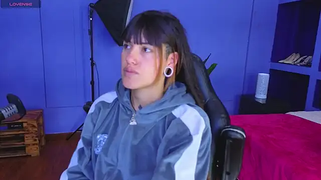  sharlotte777 online show from October 17, 2025, 1:57 pm