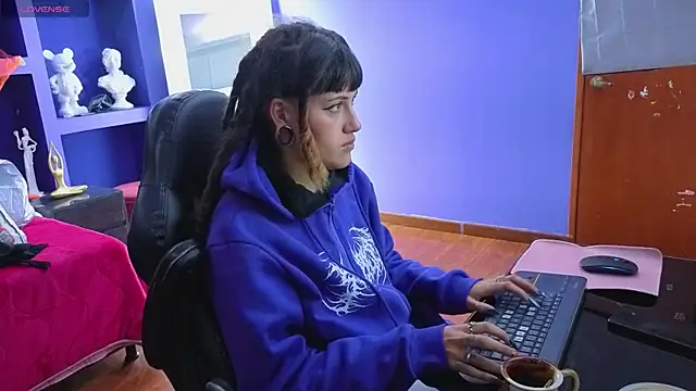  sharlotte777 online show from November 5, 2025, 2:17 pm