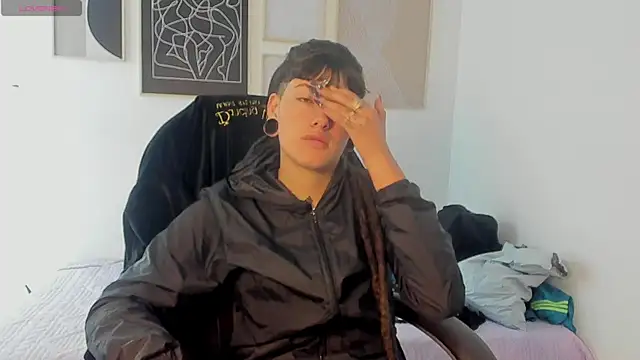  sharlotte777 online show from November 28, 2025, 1:58 pm