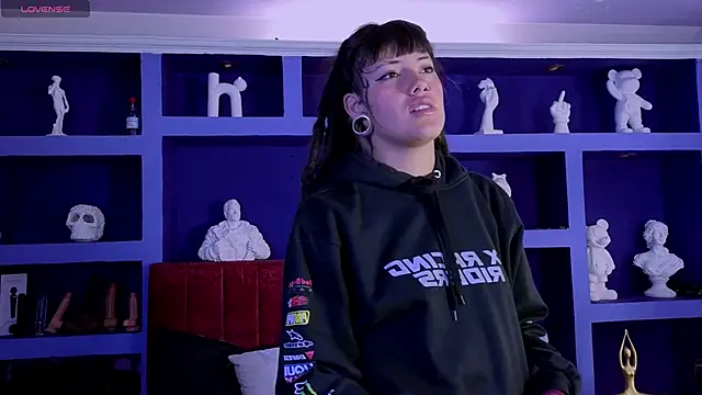  sharlotte777 online show from April 9, 2026, 2:55 pm