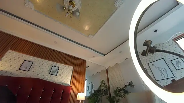 Snapshot of Princess_Violett chatting on October 24, 2025, 2:35 pm Princess Violett online show from October 24, 2025, 2:35 pm