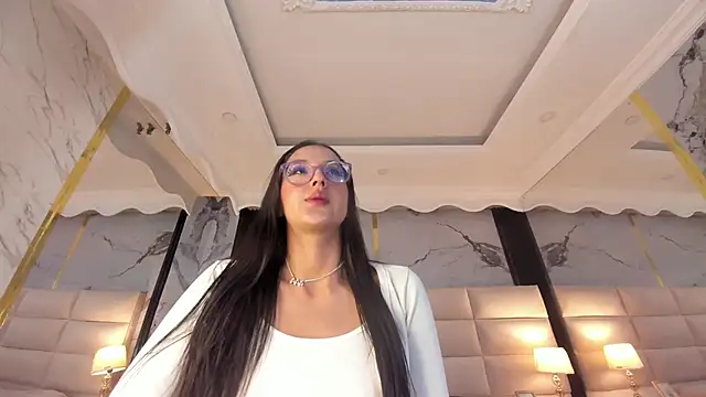 Snapshot of Princess_Violett chatting on October 30, 2025, 2:40 pm Princess Violett online show from October 30, 2025, 2:40 pm