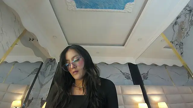 Snapshot of Princess_Violett chatting on November 1, 2025, 1:46 pm Princess Violett online show from November 1, 2025, 1:46 pm