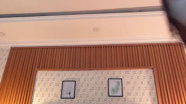 Snapshot of Princess_Violett chatting on November 3, 2025, 1:56 pm Princess Violett online show from November 3, 2025, 1:56 pm