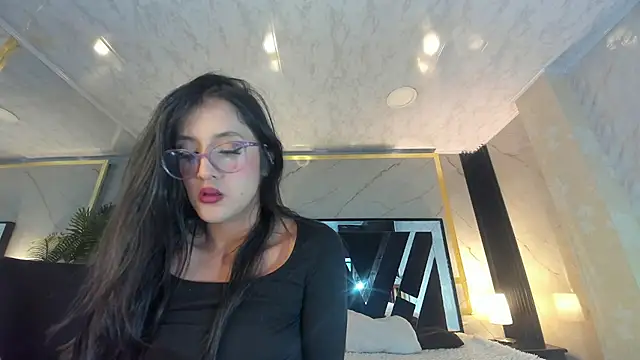 Snapshot of Princess_Violett chatting on November 28, 2025, 2:31 pm Princess Violett online show from November 28, 2025, 2:31 pm