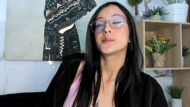 Snapshot of Princess_Violett chatting on December 18, 2025, 3:07 pm Princess Violett online show from December 18, 2025, 3:07 pm