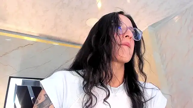 Snapshot of Princess_Violett chatting on February 27, 2026, 5:02 pm Princess Violett online show from February 27, 2026, 5:02 pm