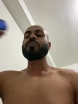 islandvybee55 online show from March 3, 2025, 12:59 am