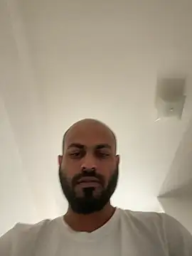 islandvybee55 online show from March 9, 2025, 8:31 pm