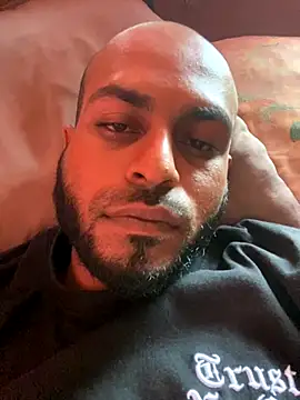 islandvybee55 online show from October 30, 2025, 3:35 pm