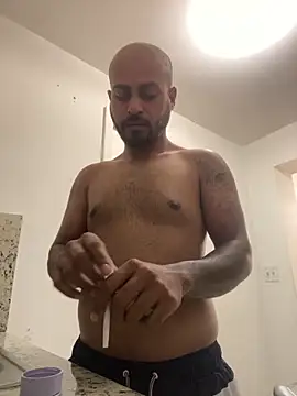 islandvybee55 online show from March 31, 2026, 10:48 am