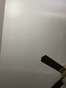 islandvybee55 online show from April 19, 2026, 3:00 pm