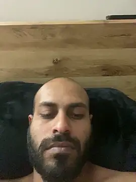 islandvybee55 online show from April 21, 2026, 4:12 pm