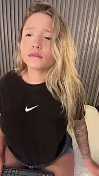 MiaPetit  online show from March 31, 2026, 8:20 pm