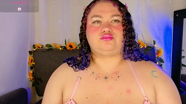 lunitaa0 online show from March 8, 2026, 3:54 am