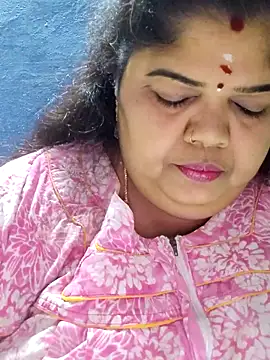 Snapshot of tamilthanushri chatting on February 12, 2026, 5:24 am tamilthanushri online show from February 12, 2026, 5:24 am