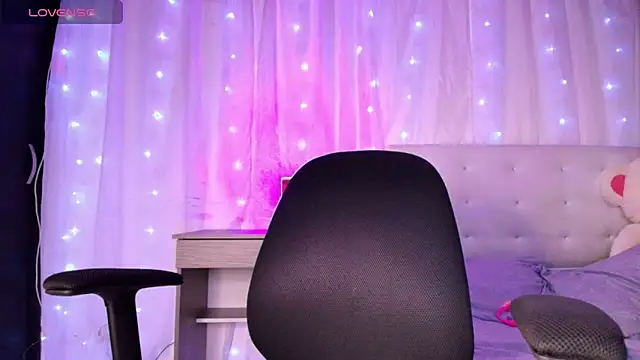 ivonjoness online show from April 8, 2026, 3:28 am