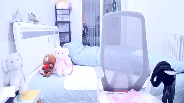 Snapshot of CN-Lily chatting on January 13, 2025, 11:41 am CN-Lily online show from January 13, 2025, 11:41 am