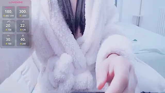 Snapshot of CN-Lily chatting on March 6, 2025, 10:20 am CN-Lily online show from March 6, 2025, 10:20 am