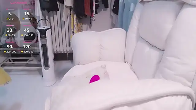 Snapshot of CN-Lily chatting on November 11, 2025, 11:54 am CN-Lily online show from November 11, 2025, 11:54 am