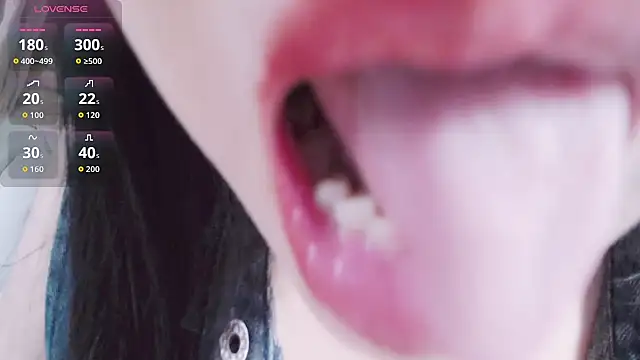 Snapshot of CN-Lily chatting on November 19, 2025, 11:21 am CN-Lily online show from November 19, 2025, 11:21 am