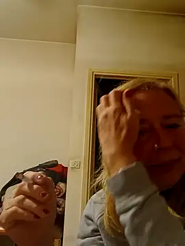 Ladykiss833 online show from April 20, 2026, 9:16 pm