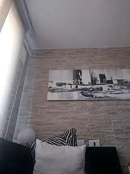 Latiinvenushot online show from April 20, 2026, 2:20 pm