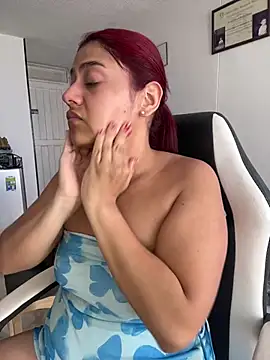 Aprilsmith2 online show from December 5, 2024, 3:06 pm