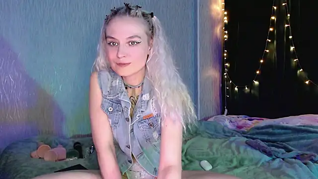 mischellemeow13 online show from March 25, 2026, 1:55 am