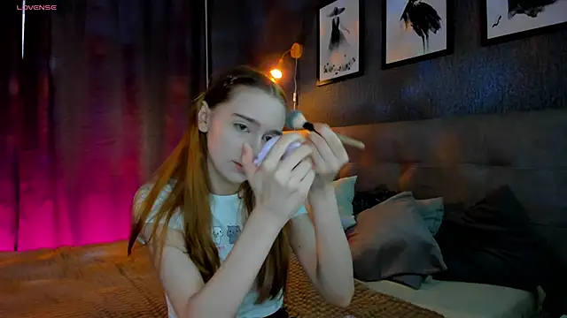 Lesi Moonie01 online show from October 3, 2025, 7:49 am