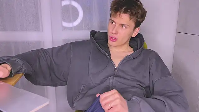 Snapshot of alyx_garden chatting on June 12, 2026, 7:24 pm alyx garden online show from June 12, 2026, 7:24 pm
