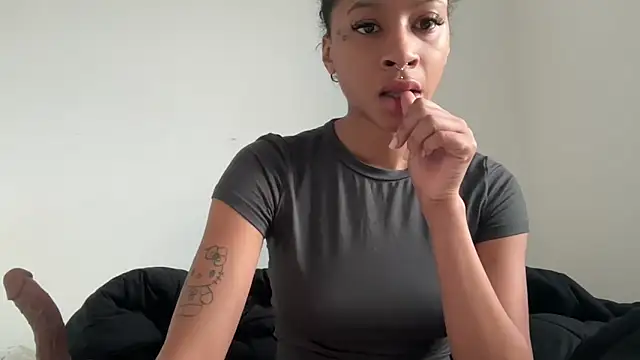 shandiloveslemonss online show from October 12, 2025, 12:15 pm