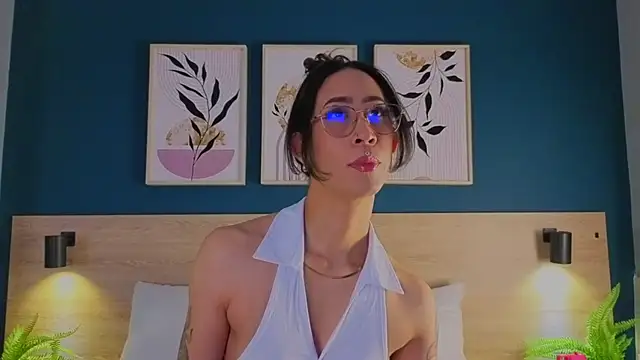 GabyPetit online show from October 4, 2025, 3:37 am