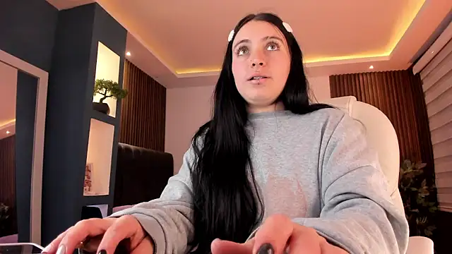 Snapshot of Lucy_Smith2 chatting on December 20, 2024, 8:17 am Lucy Smith2 online show from December 20, 2024, 8:17 am