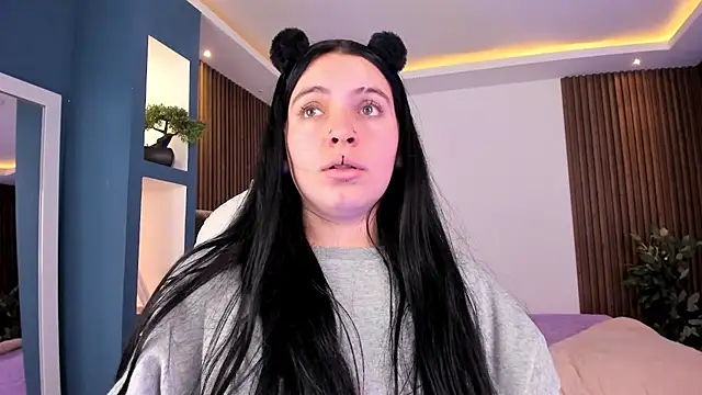 Snapshot of Lucy_Smith2 chatting on January 21, 2025, 8:30 am Lucy Smith2 online show from January 21, 2025, 8:30 am