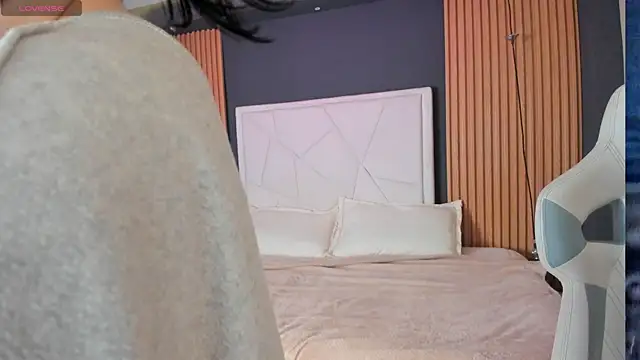 Snapshot of Lucy_Smith2 chatting on September 24, 2025, 8:45 pm Lucy Smith2 online show from September 24, 2025, 8:45 pm