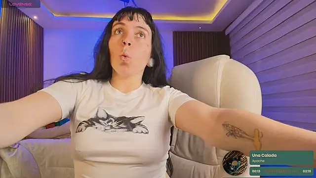 Snapshot of Lucy_Smith2 chatting on October 27, 2025, 7:51 pm Lucy Smith2 online show from October 27, 2025, 7:51 pm