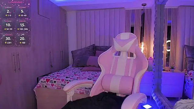 Emilyymilleer  online show from January 29, 2025, 6:28 pm