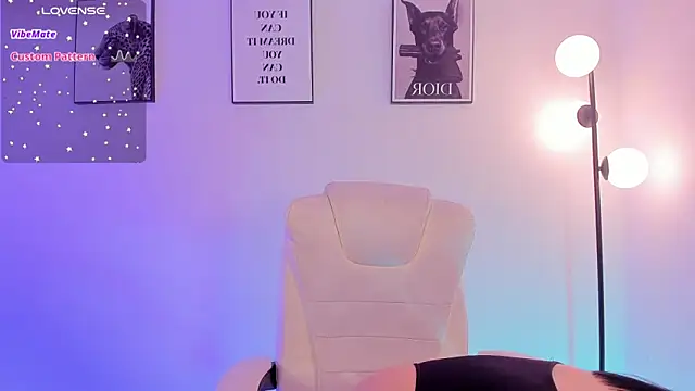 Emilyymilleer  online show from February 9, 2026, 5:39 pm