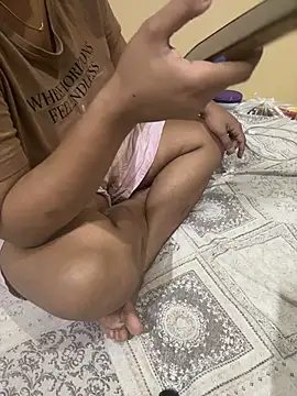 Snapshot of sissarahotty chatting on August 9, 2026, 2:11 pm sissarahotty online show from August 9, 2026, 2:11 pm