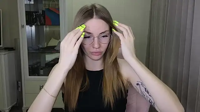 littlevildevil online show from December 10, 2024, 11:11 am