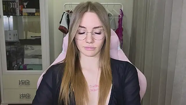 littlevildevil online show from January 29, 2025, 2:32 pm