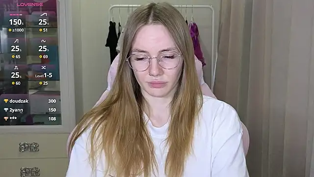 littlevildevil online show from March 7, 2025, 2:23 pm