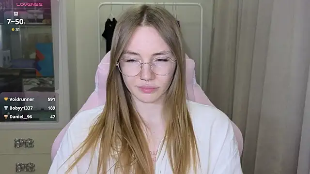 littlevildevil online show from March 14, 2025, 2:19 pm