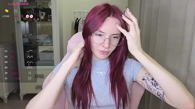 littlevildevil online show from September 12, 2025, 11:54 am