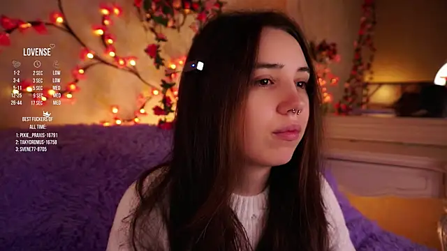 GillianDowdey online show from November 5, 2025, 3:06 am