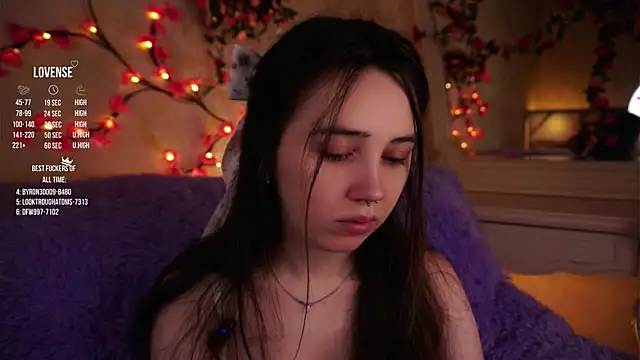 GillianDowdey online show from November 21, 2025, 3:16 am