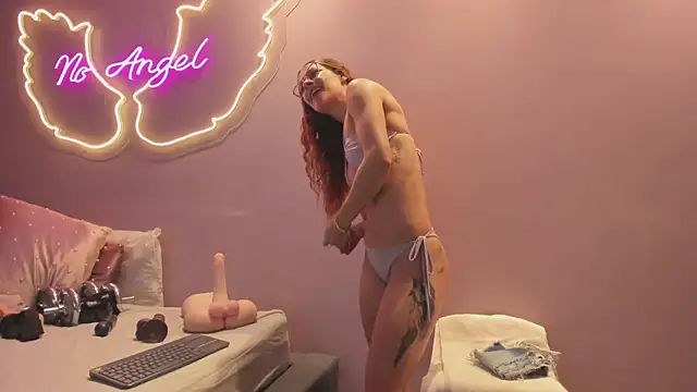 Ninna monroe  online show from February 17, 2025, 4:26 pm