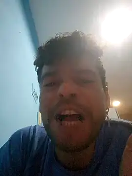 Snapshot of BombomNutela36 chatting on January 20, 2025, 8:18 pm BombomNutela36 online show from January 20, 2025, 8:18 pm