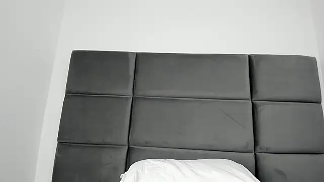 Lizz Luna online show from November 26, 2025, 6:42 pm